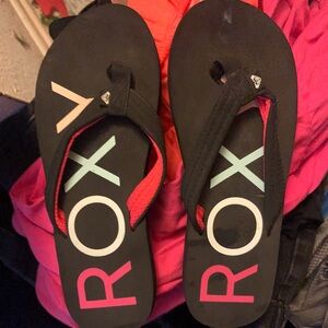 Roxy black flip flops size 4